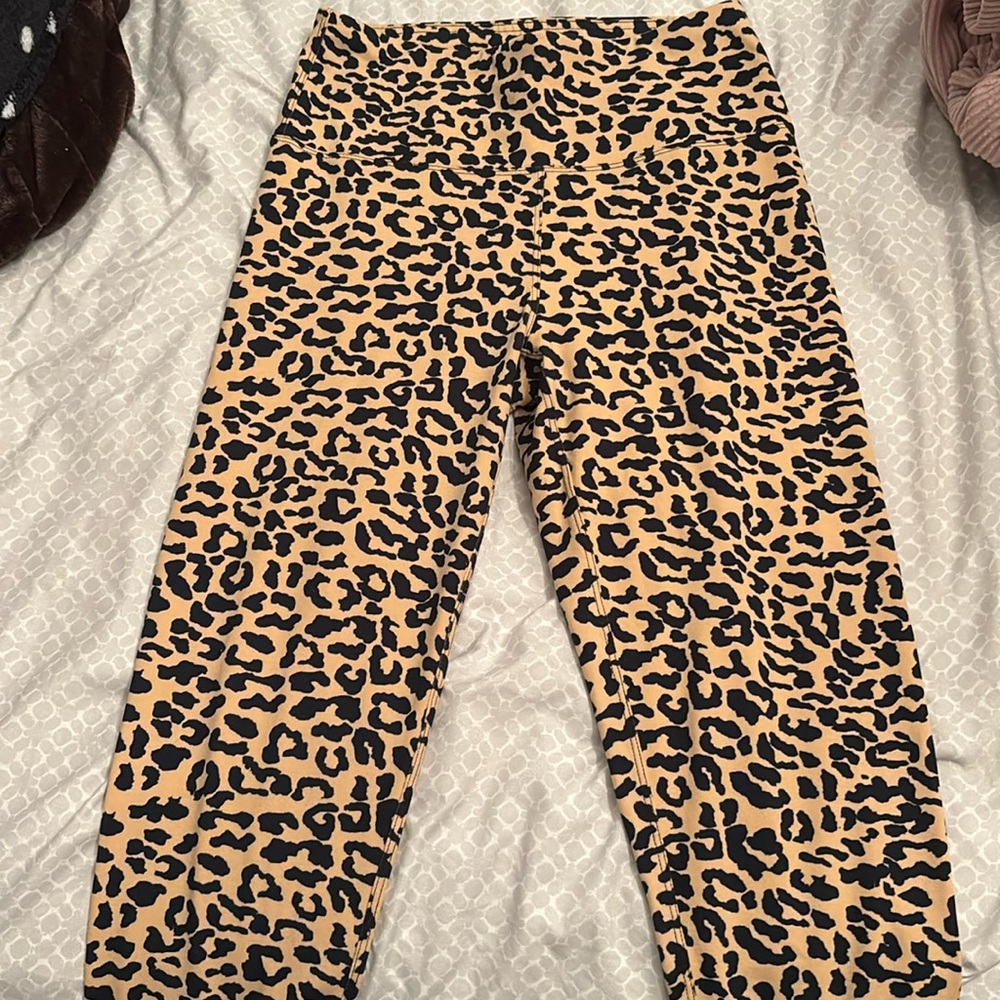 Small Women’s Cheetah Leggings